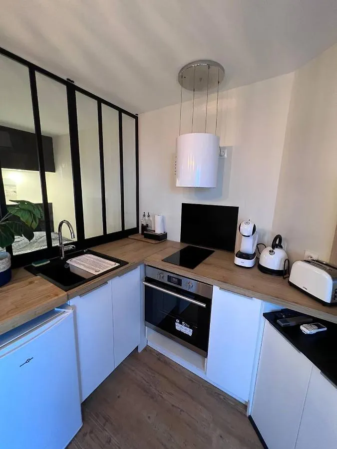 Location Estival Parfaite : Studio A 50 Metres De La Plage, Offrant Une Magnifique Vue Mer Frejus Apartment