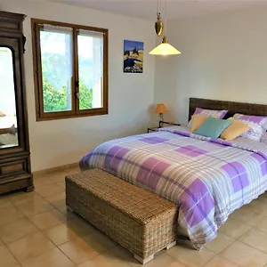D Hotes De La Louve Bed & Breakfast